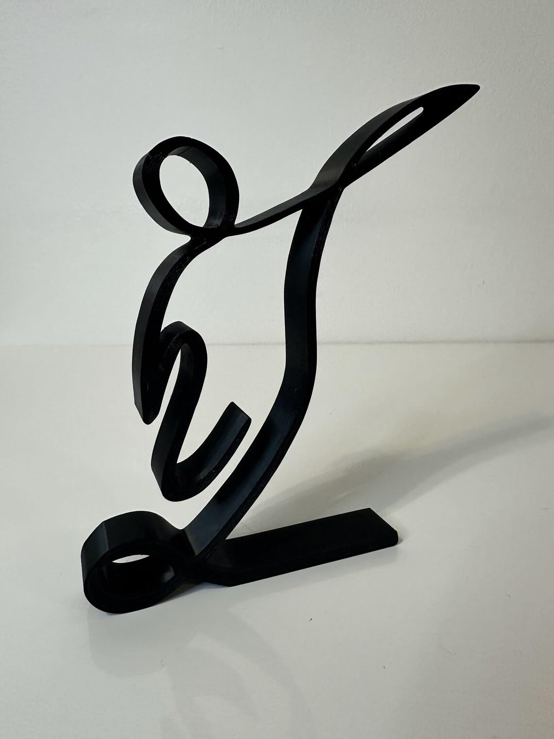 India Statue Minimalist Football Single-Line Sculpture, Modern Minimalist Art Decor for Home Office, Unique Self-Sitting Shelf Ornament, Stylish Gift for Men and Sports Fans - Image 6