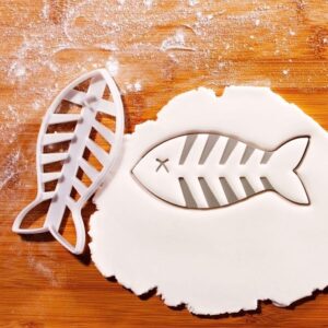 Dead Fish Bone Cookie Cutter for Baking Cat Treats or Halloween Biscuits Skeleton Fish Shape for Fondant Dough Clay Crafts Unique Biscuit Mold for Creative Baking Ideas