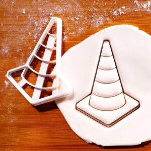 Traffic Cone Cookie Cookie Cutter for Construction Road Safety Baking Transport Party Favors Kids Birthday Events School Classroom Edible Dough Fondant Clay Tool (ONLY TAFFIC Cone)