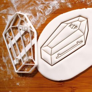 Coffin Cookie Cutter for Spooky Halloween Baking Haunted Party Treats Skeleton Shaped Cookie Mold Horror Theme Biscuit Cutter for Scary Snacks Witch Ghost Zombie Party Desserts