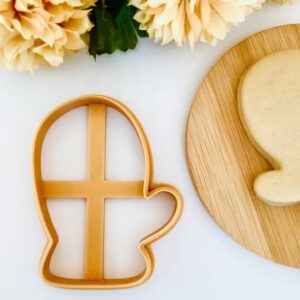 Mitten Cookie Cutter for Winter Holiday Baking and Clay Crafts Christmas Themed Glove Shape Cutter for Polymer Clay Fondant Clay Jewelry Making Tool Large Cookie Cutter for Seasonal