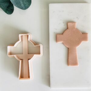 Celtic Cross Cookie Cookie Cutter for Religious and Holiday Designs, Large Polymer Clay and Fondant Cutter for Christmas Baking and Crafting, Ideal for Faith-Based and Seasonal