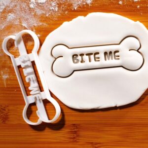 Bite Me Dog Bone Cookie Cutter for Dog Themed Baking Pet Treats Homemade Biscuits Puppy Party Supplies Animal Lover Gifts Baking Tool for Canine Events Dog Birthday Snack Decoration