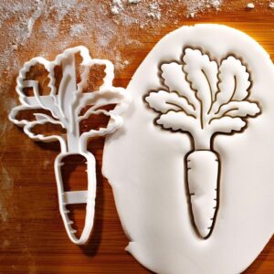 Carrot Cookie Cutter for Spring and Easter Baking Vegetable Shaped Biscuit Mold Bunny Party Treats Baby Shower Dessert Decorating Tool Garden Theme Seasonal Cookie Cutter for Kids