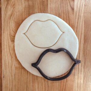 Kissing Lips Cookie Cutter Cookie for Fondant Clay Crafting Romantic Valentines Day Baking Party Treats Sweetheart Desserts DIY Creative Kitchen Use and Fun in India