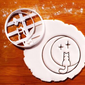 Cat on the Moon Cookie Cutter Celestial Biscuit Mold for Cosmic Theme Baking Feline Lunar Dessert Tool for Pagan Inspired Party Treats Mystical Cat Cookies for Night Sky Celebrations