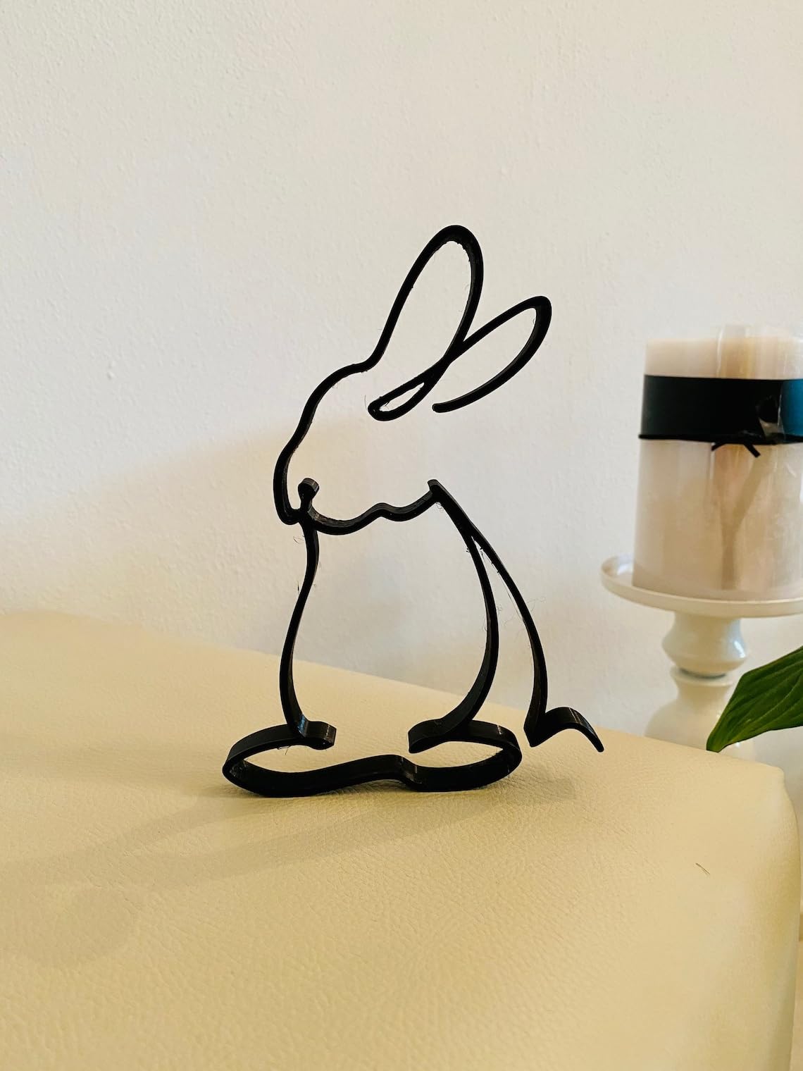 Bio Statue Rabbit Sculpture: Egg Souvenir with Alice Hat, Carrot Ears, and Warm Fur, Inspired by 'Through The Looking Glass' - Image 4