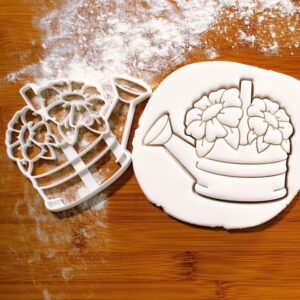 Watering Can with Flowers Cookie Cutter Gardening Theme Plant Cookie Mold for Garden Lover Spring Botany Baking Tools Gardening Accessories Planting Shape Flower Cookie Mold