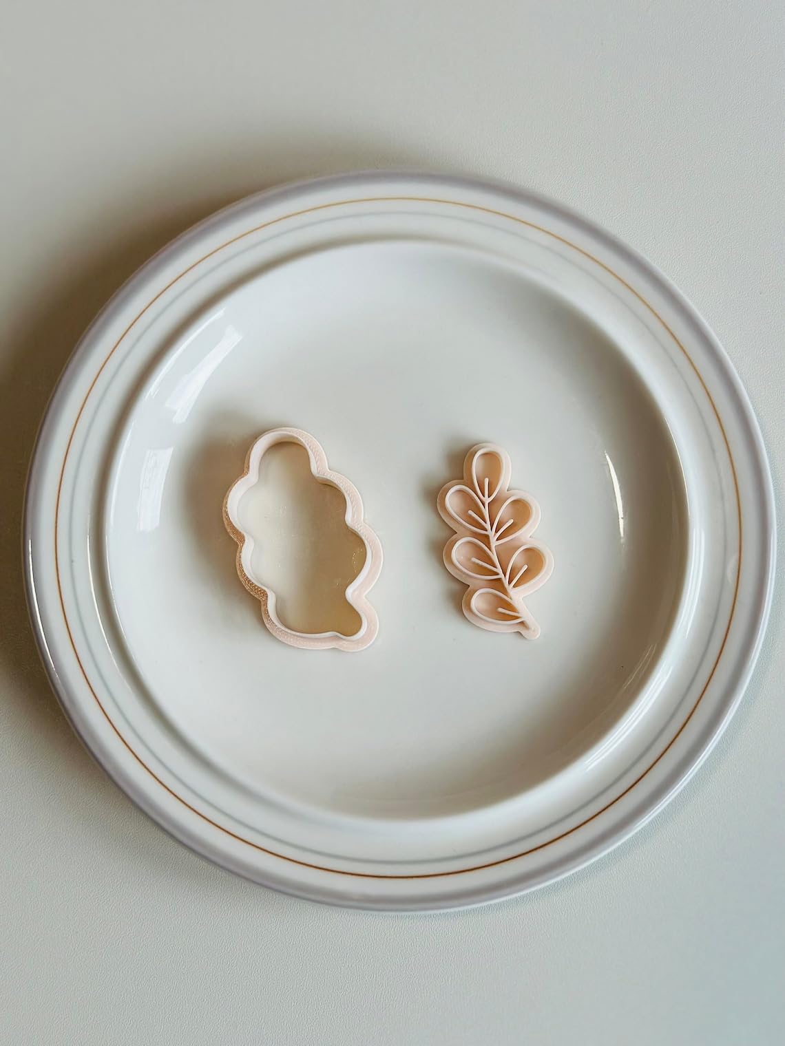 Black Leaf Cookie Cutter Stamp Set Spring Greenery Eucalyptus Leaf Shape Baking Tool for Cookies Fondant Clay Treats Creative Dessert Making for Parties Home Baking and Everyday Use - Image 7