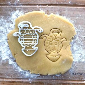 Black Medusa Cookie Cutter Mythology Gorgon Fantasy Baking Tool DnD Inspired Cookie Cutter for Themed Parties Home Baking and Creative Treats DIY Gifts and Cake Decorations