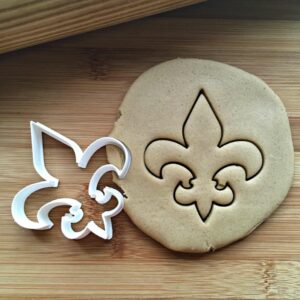 Fleur de Lis Cookie Cutter, Suitable Size, Elegant Design for Weddings, Parties, and Special Occasions, Choose Standard or Dishwasher Safe, Made in India, Ideal for Unique and Decorativ