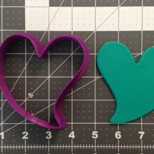 Black Curved Heart Cookie Cutter for Baking Sugar Cookies Sandwiches Pancakes Biscuits Fondant Fruits Romantic Valentine Wedding Engagement Party Decoration Kitchen Tool
