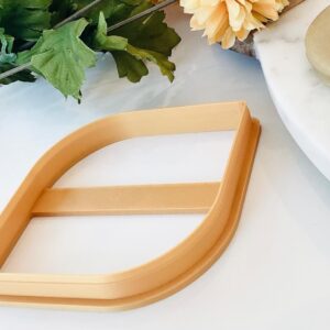Trendy Leaf Shaped Cookie Cutter for Unique Baking and Clay Crafts Decorative Plaque Shape Fondant Cutter for Themed Cookies Polymer Clay Cutter for Handmade Gift Tags and Ornaments