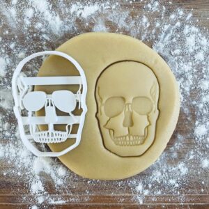 Black Anatomical Human Skull Cookie Cutter Medical Biscuit Cutter Cookie Stamp Gift for Medical Student Science Enthusiast Radiologist Archaeology Pastry Fondant Tool