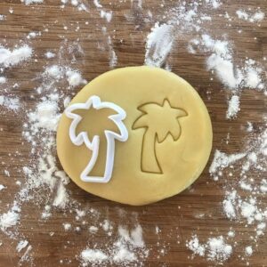 Black Palm Tree Cookie Cutter Tropical Shape Mini Biscuit Cutter for Baking Fondant Dough Polymer Clay Jewelry Making Earring Cutter Party Favor for Tropical Theme Events and Creative C