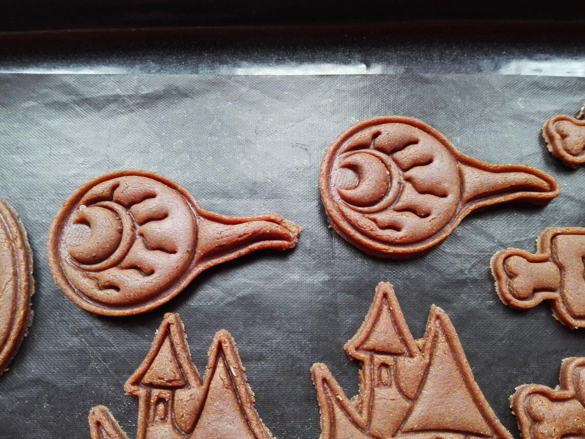 Eye cookie cutter set for baking eyeball shaped sugar cookies fondant cupcake toppers Halloween party decor spooky treats science theme cake decoration craft and baking kitchen tool - Image 3