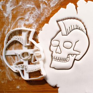 Skull with Mohawk and Sunglasses Cookie Cutter Cookie Skull Shaped Cookie Cutter Featuring Mohawk Sunglasses Design for Halloween Baking, Party Treats Creative Snack (ONLY Skull with Mohawk)