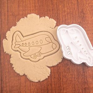 Airplane Cookie Cutter Black Cookie Aviation Theme Baking Mold for Kids Birthday Parties Pilot Celebration Treats Flight Enthusiast Events Air Travel Inspired Cookies for Home