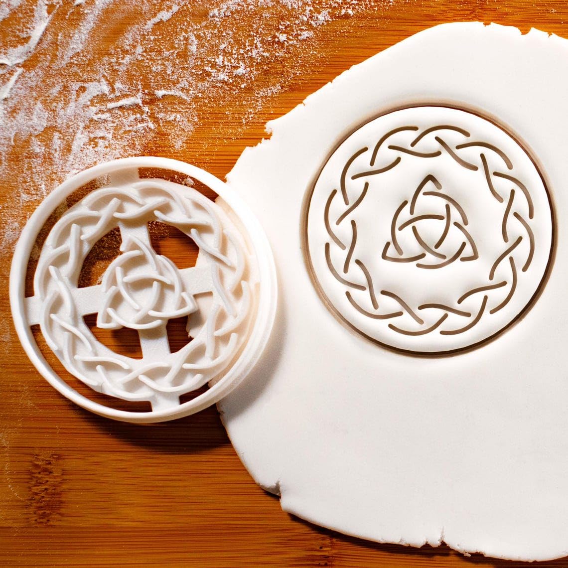 Celtic Circle Knot Cookie Cutter Biscuit Mold Symbolizing Protection Good Fortune Four Seasons Four Elements Earth Wind Fire Water Traditional Celtic Design for Baking Crafting (ONLY CIRCLE)