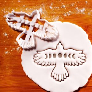 Raven with Moon Phases Cookie Cookie Cutter Witchcraft Pagan Gothic Baking Tool Lunar Phases Witch Raven Biscuit Cutter Mystical Animal Crescent Moon Cookie Mold (ONLY Raven Moon)