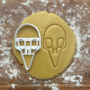 Black Raven Skull Cookie Cutter Witchy and Magic Baking Tool for Halloween Cookies Polymer Clay Fondant Cutter for Taxidermy Inspired Crafts Spooky Biscuit Decor Baking Supplies