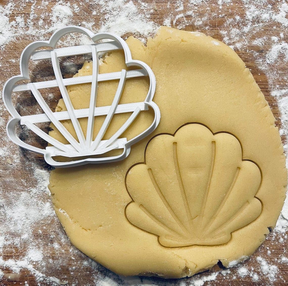 Black Seashell Cookie Cutter Nautical Shell Biscuit Cutter Conch Scallop Sea Ocean Beach Theme for Fondant Dough Pastry Clay Jewelry Earring Shape Baking Craft Tool