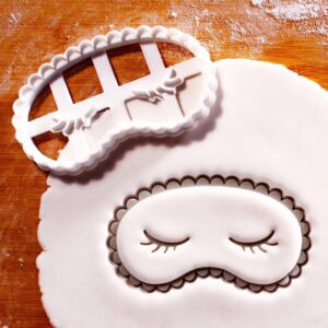 Sleeping Mask Cookie Cutter Slumber Party Baking Pajama Party Treats Adorable Sleep Mask Shaped Biscuits Cozy Nighttime Snack Decorations Fun Dessert Mold for Kids Adults (ONLY SLEEPING MASK)