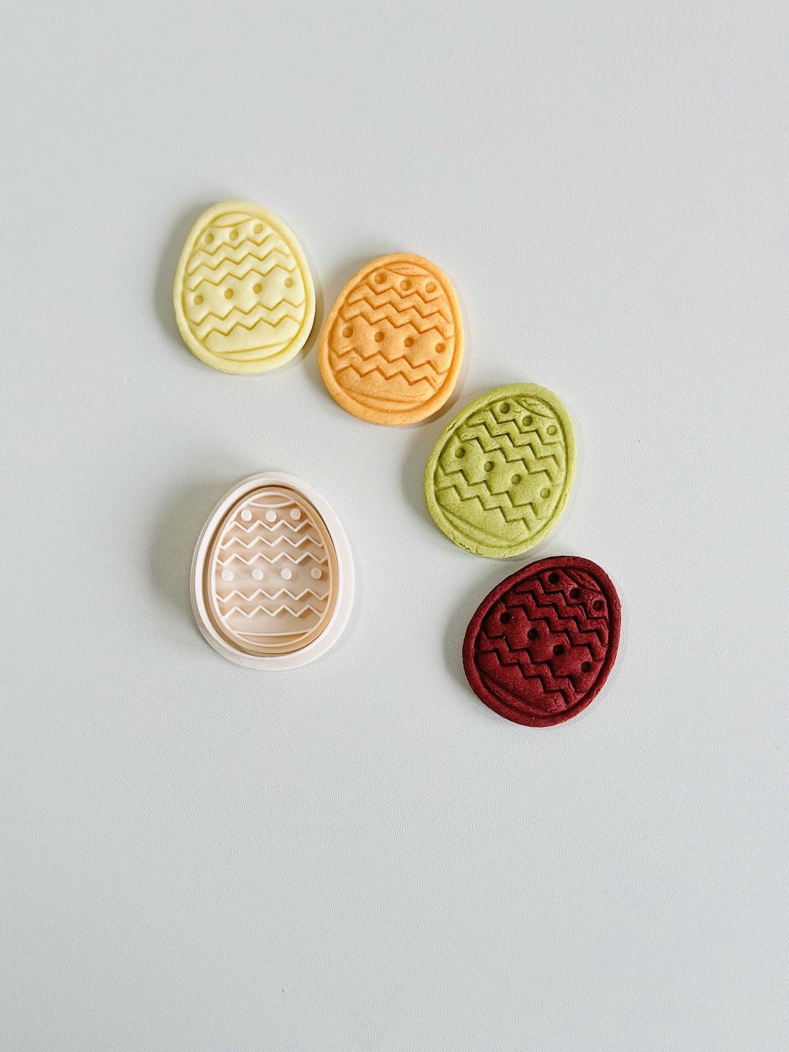 Black Easter Egg Cookie Cutter Stamp Plastic Floral Heart and Line Pattern Egg Shape Baking Tool for Holiday Cookies Biscuits Fondant Party Treats Home Baking Spring Desserts - Image 6