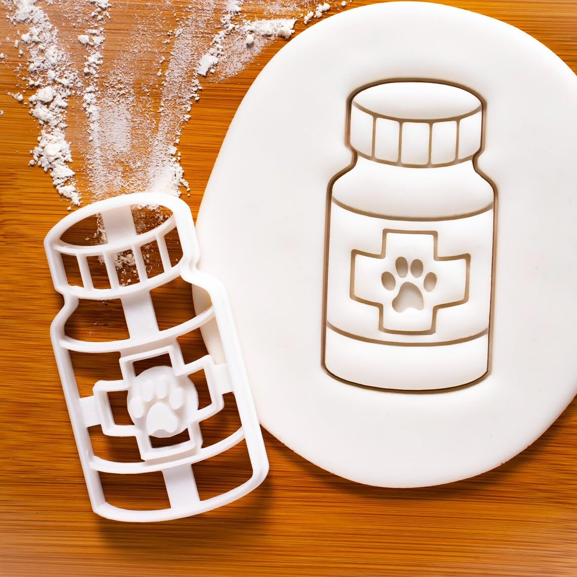 Dog Pill Bottle Cookie Cutter for Veterinary Clinics Animal Rescue Puppy Adoption Events Vet Staff Pet Medication Awareness Baking Tool for Dog Lovers Vet Office Biscuit (ONLY DOG PILL BOTTLE)