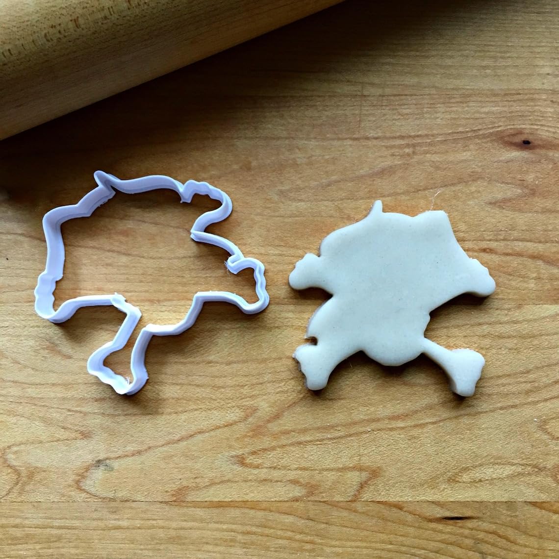 Skull and Crossbones Cookie Cutter, Suitable Size Cookie Halloween Baking Tool, Pirate Party Theme, Choose Standard or Dishwasher Safe, Made in India - Image 2