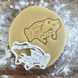 Black Poison Dart Frog Cookie Cutter Realistic Frog Biscuit Cutter Cookie Stamp for Froggy Themed Birthday Party Whimsical Forest Fairycore Goblincore Pastry Fondant Tool