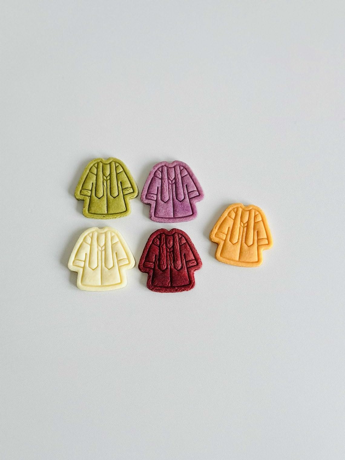 Black Graduation Gown Cookie Cutter Grad Robe Cookie Cutter Stamp Set COOKIE School Theme Baking Tool Fondant Mold for Cookies Cake Decorating Graduation Party Home Use India - Image 3
