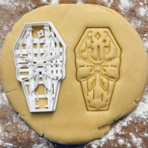 Black RIP Tombstone Cookie Cutter Halloween Grave Gravestone Cross Biscuit Cutter Cookie Stamp for Scary Ghost Theme Baking Pastry Fondant Dough Party Treat Tool