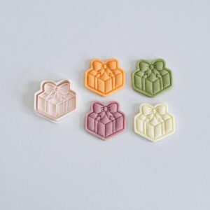 Black Gift Cookie Cutter Christmas Present Cookie Cutter Stamp Set Black Gift Box with Bow Fondant Molds for Holiday Baking Cookies Pastry Dough Candy Kitchen Cookie Cutters Set