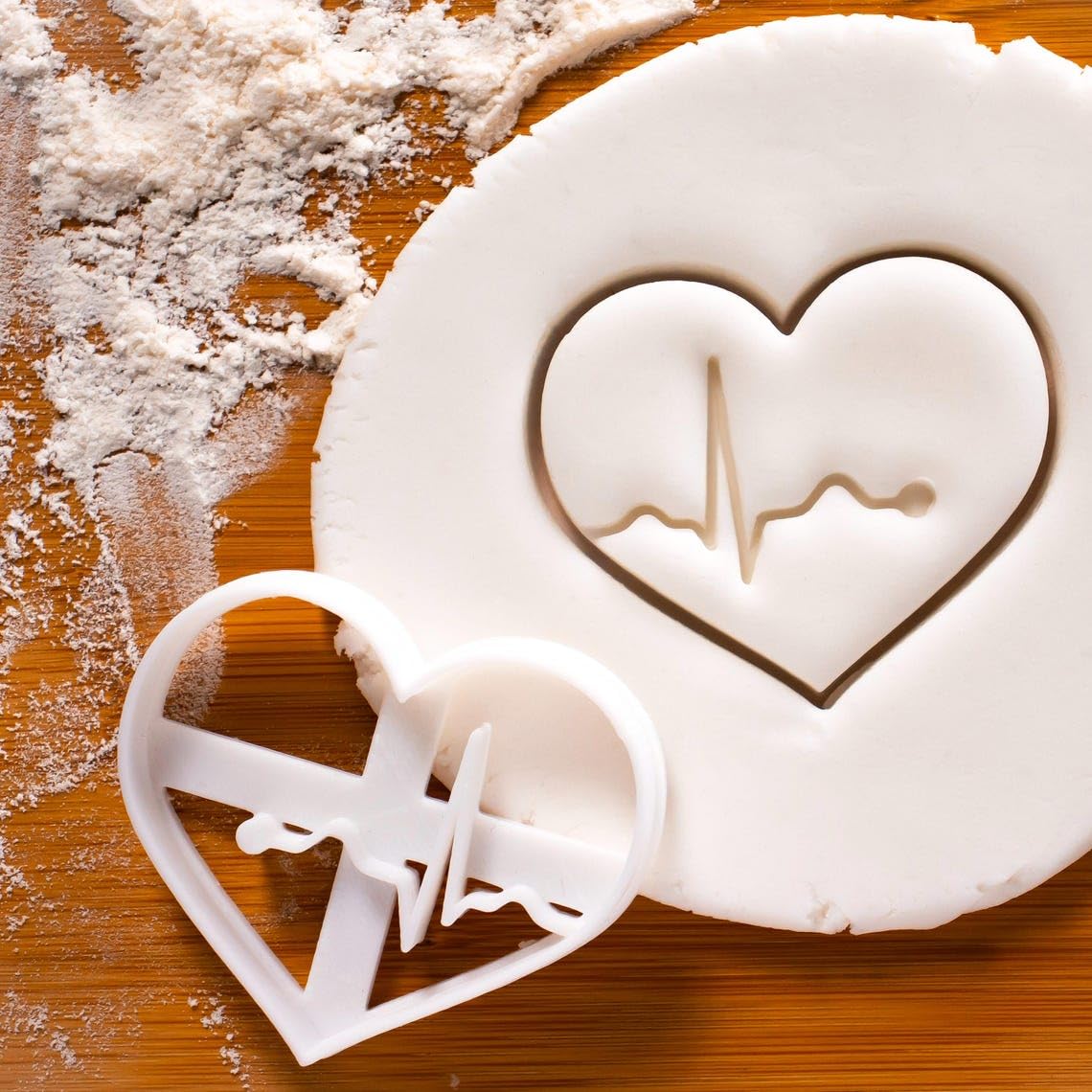 ECG Small Heartbeat Rhythm Cookie Cutter EKG Biscuit Mold Medical Nursing Doctor Student Gifts Heartbeat Pattern Dough Cutter Unique Design for Healthcare Professionals Baking (ONLY SMALL)