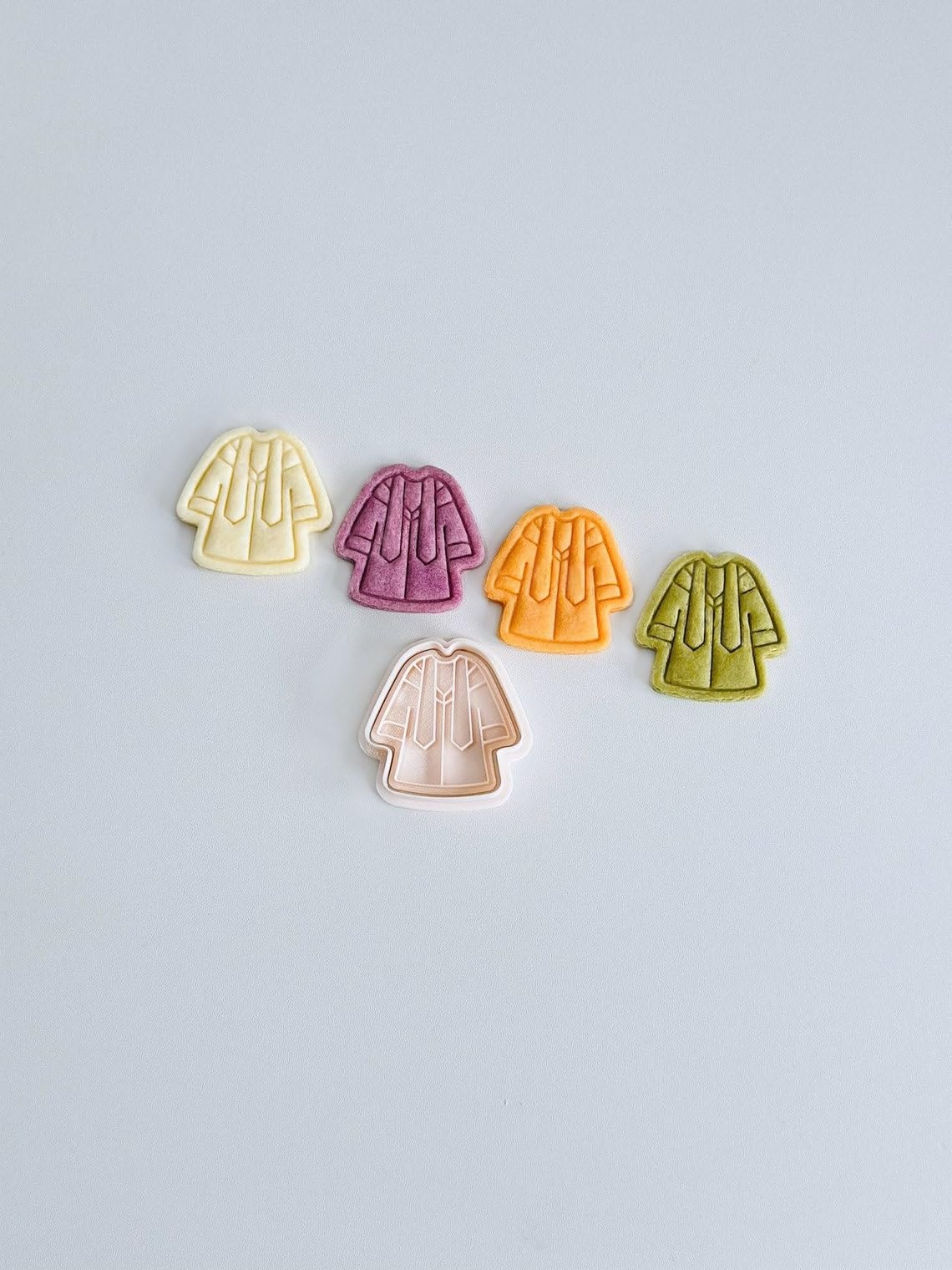 Black Graduation Gown Cookie Cutter Grad Robe Cookie Cutter Stamp Set COOKIE School Theme Baking Tool Fondant Mold for Cookies Cake Decorating Graduation Party Home Use India