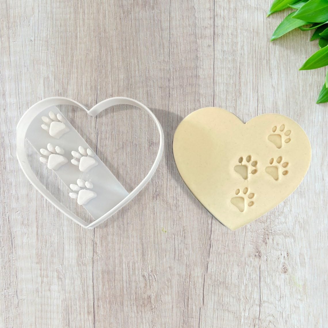 Heart Dog Paw Cookie Cutter Shape for Baking Shortbread Biscuits Pastry Sugar Paste Fondant Cookies for Cake Decoration Pet Lovers Gifts Homemade Treats and Baking