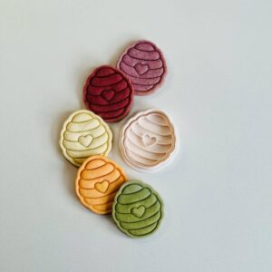 Black Honey Bee Hive Cookie Cutter Stamp Set Spring Beehive Shape with Love Heart Detail Baking Tool for Cookies Fondant Clay Treats Creative Dessert Making and Everyday Use