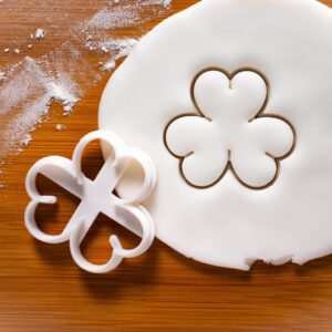 Three Leaf Clover Cookie Cutter for St Patrick Day Biscuit Shamrock Shape Ireland Holy Trinity Seamair Og Lucky Baking Mold for Festival Holiday Dough Craft and Celebration Use (ONLY ONE)