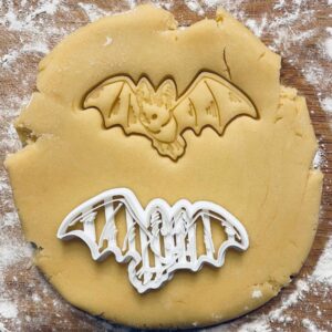 Black Realistic Bat Cookie Cutter Halloween Biscuit Cutter Cookie Stamp for Spooky Creepy Scary Halloween Party Treats Pastry Fondant Dough Baking Tool Bat Gifts