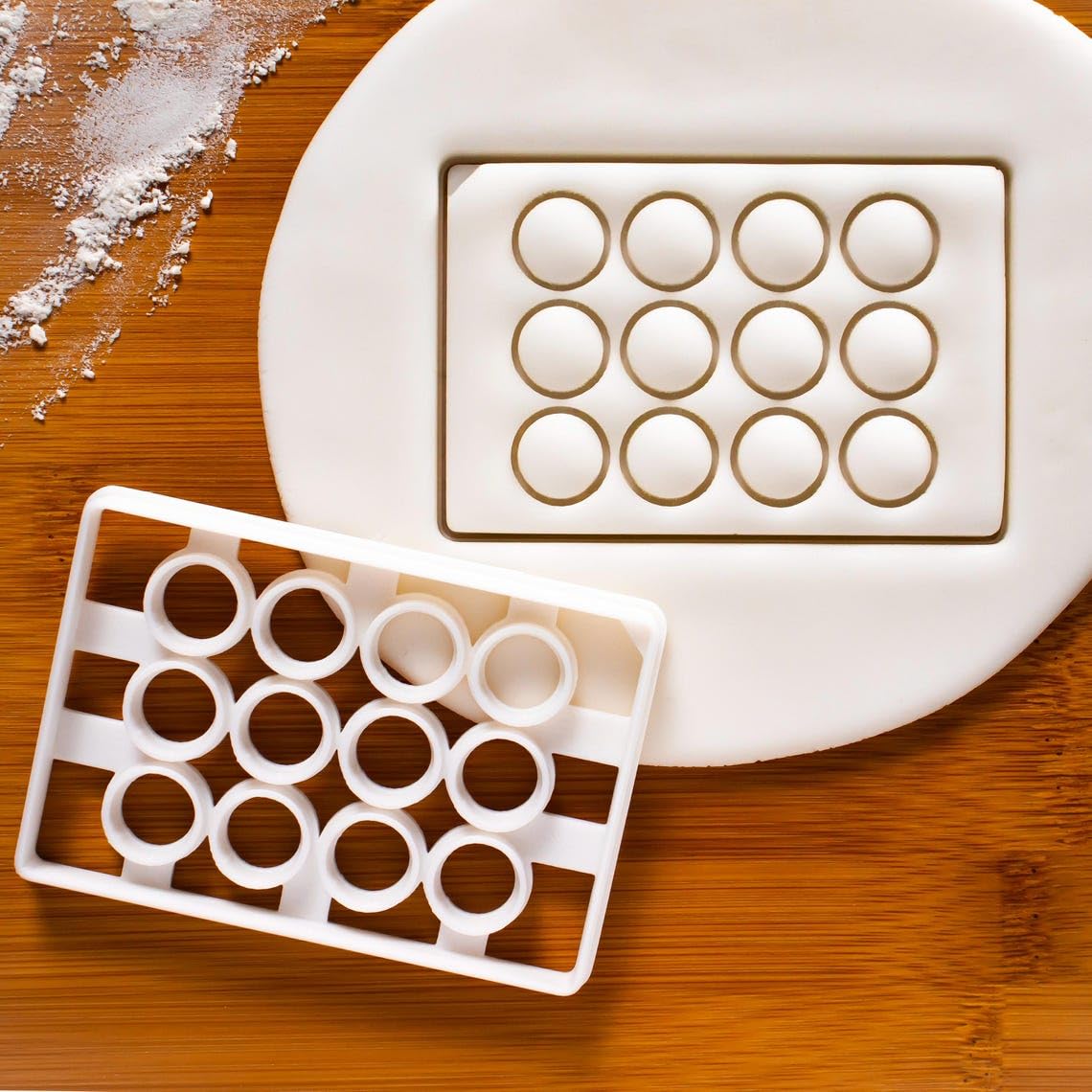 Laboratory 96 well plate cookie cutter design 3 shaped like scientific tray for biscuit fondant clay baking perfect for microbiology cell culture science themed parties lab gifts (ONLY ONE)