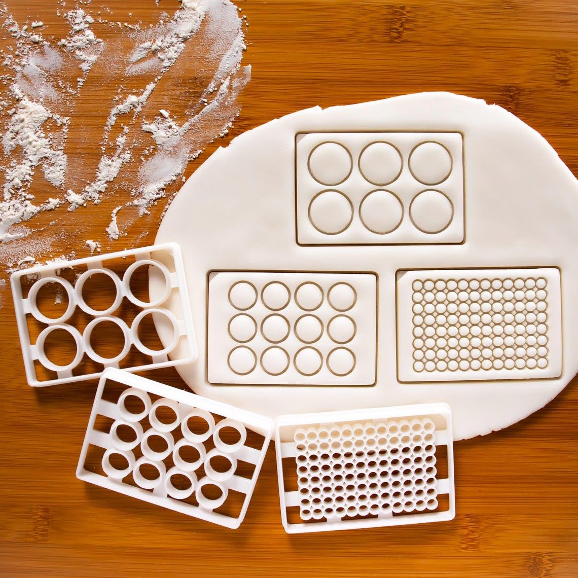 laboratory 6 well plate cookie cutter design 3 for baking science and microbiology themed cookies featuring petri dish, cell culture, microbiologist treats, laboratory research (ONLY DESIGN 3) - Image 2
