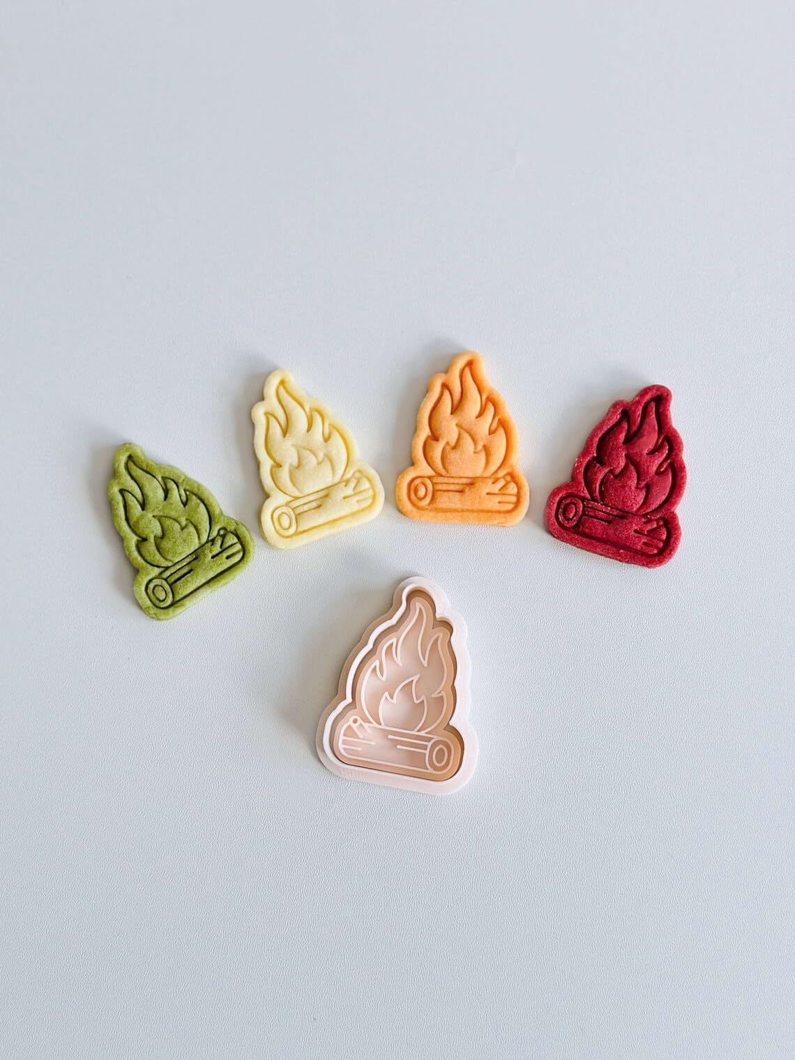 Black Campfire Cookie Cutter Fall Camping Fire Cookie Cutter Stamp Set Bon Fire Shape Baking Tool for Cookies Fondant Cake Decorating Outdoor Party Treats Kitchen Baking Accessory