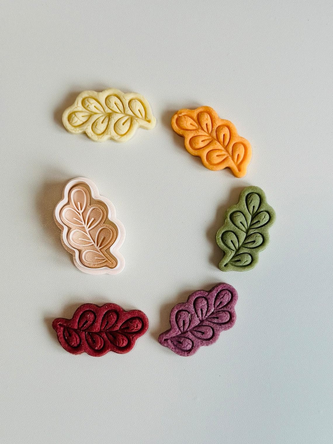 Black Leaf Cookie Cutter Stamp Set Spring Greenery Eucalyptus Leaf Shape Baking Tool for Cookies Fondant Clay Treats Creative Dessert Making for Parties Home Baking and Everyday Use - Image 2