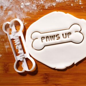 Paws Up Dog Bone Cookie Cutter for Baking Fun Canine Treats Pet Lover Gifts Dog Themed Party Supplies Biscuit Mold for Homemade Snacks Animal Rescue Events Puppy Birthday Decoration