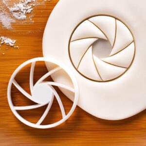 9 Blade Aperture Cookie Cookie Cutter Camera Lens Design 3 Baking Tool for Photography Lover Gifts Biscuit Fondant Craft Clay Cutter Ideal for Photographer Parties and Themed (ONLY Design 3)