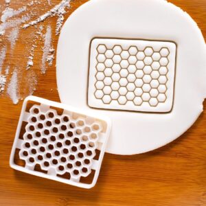 Honey Comb Cookie Cutter Biscuit Cutter Honeybee Pattern Baking Apiculturist-Themed Cookies Honeycomb Pollen Nectar Design Perfect for Gingerbread Bee Lover Parties Nature (ONLY HONEY COMB)
