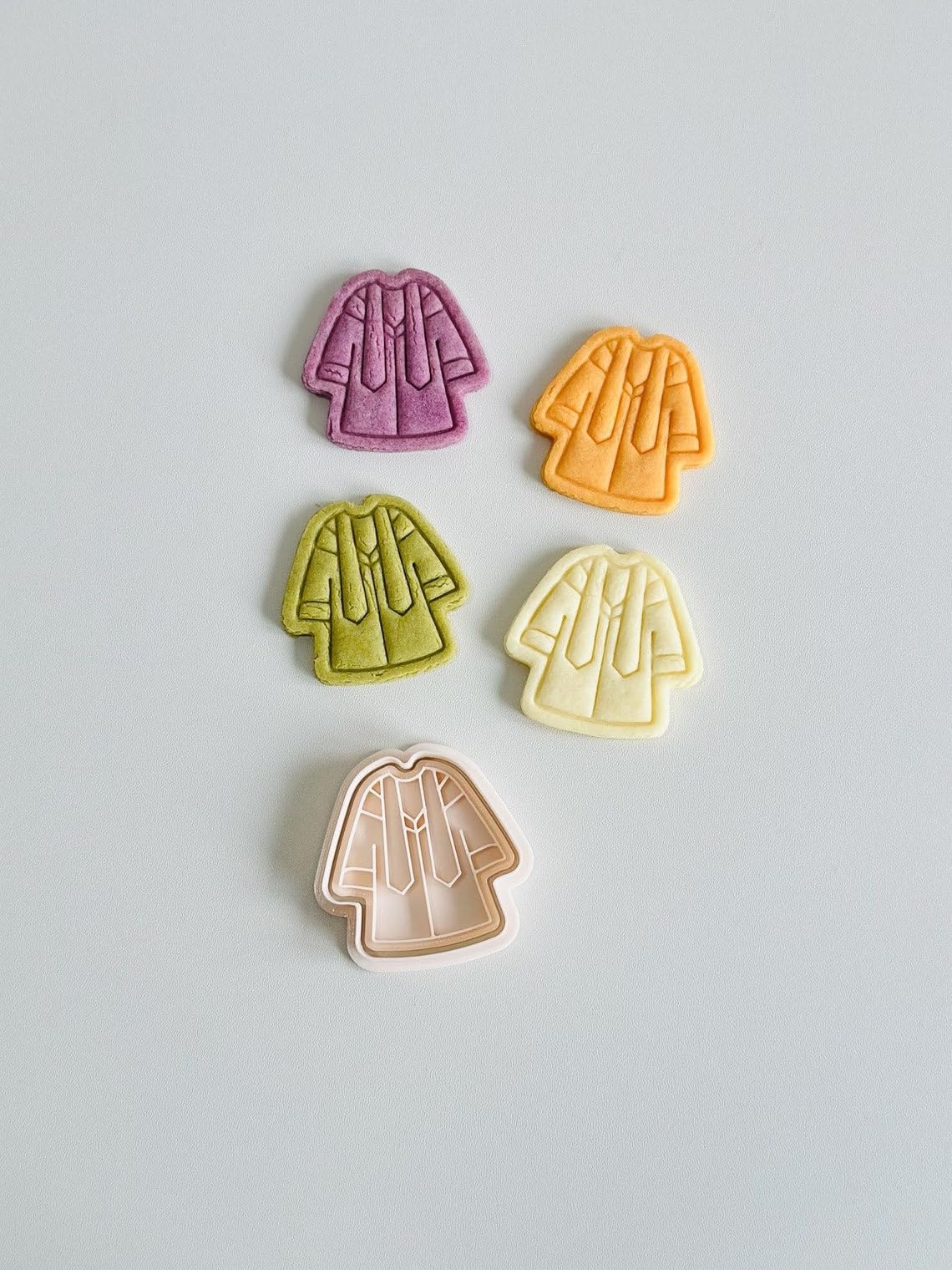 Black Graduation Gown Cookie Cutter Grad Robe Cookie Cutter Stamp Set COOKIE School Theme Baking Tool Fondant Mold for Cookies Cake Decorating Graduation Party Home Use India - Image 4