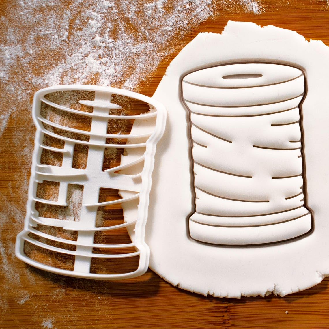 Spool of Thread Cookie Cutter for Sewing and Craft Lovers Biscuit Fondant Clay Cutter Sewing Party Themed Baking Tool Perfect Handmade Gifts Creative Crafts Sewing Celebrations (ONLY THREAD )
