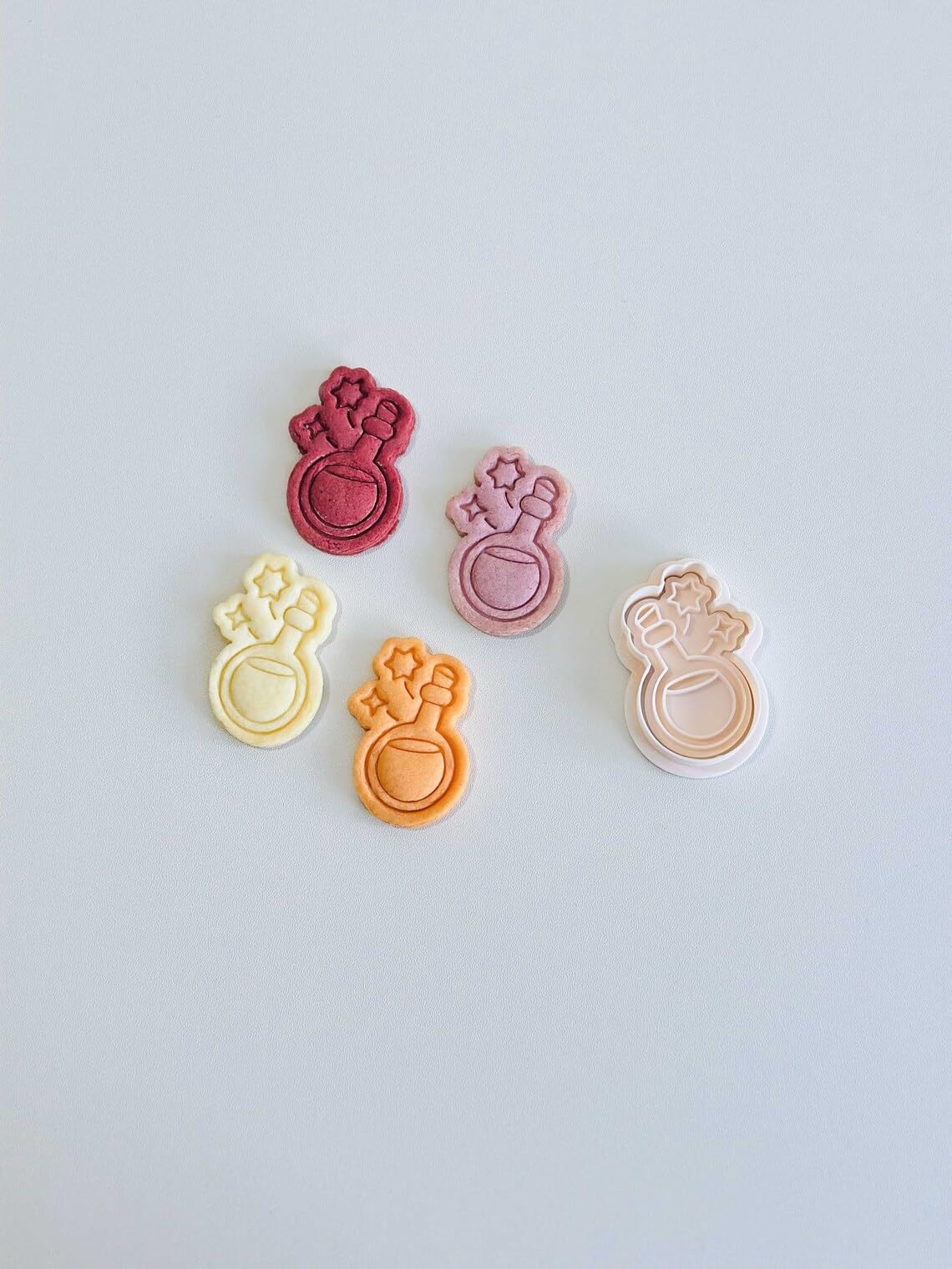 Black Magic Potion Cookie Cutter Halloween Potion Cookie Cutter Stamp Set Black Witch Magic Potion Fondant Molds for Spooky Baking Cookies Pastry Dough Candy Kitchen Cookie Cutters Set
